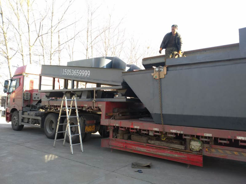 沙金設備-溜槽-選金船出口發貨現場